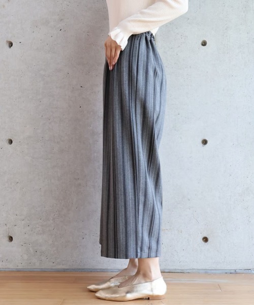 etre relie(エトレリー)の「尾州TRストライプワイドパンツ(その他パンツ・レディース・グレー系その他/ダークグレー・SMALL/MEDIUM)」の4枚目の写真