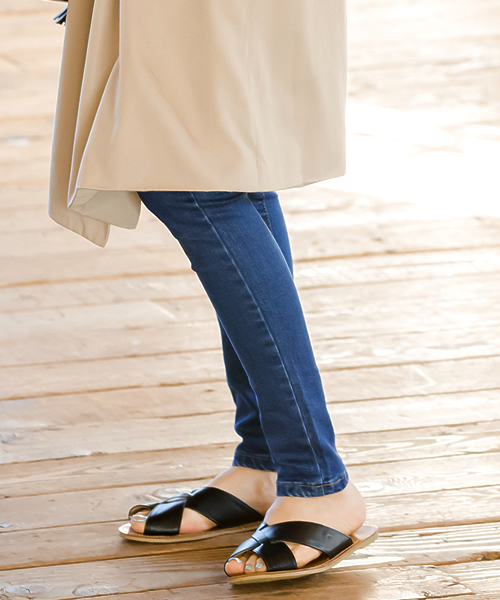 Re:EDIT（リエディ）の「クロスベルトフラットソールサンダル/リラックスサンダル/コンフォートサンダル/スリッパサンダル/シューズ[Re:EDIT/リエディ][春夏新作]（サンダル・レディース・パイソン/シルバー/ホワイト/ブラック・MEDIUM/X-LARGE/SMALL/LARGE）」の3枚目の写真