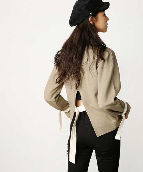 MOUSSY（マウジー）の「BACK STRAP SWEAT TOP（Tシャツ/カットソー・レディース・トップグレー/ブラック/ライトカーキ・FREE）」の3枚目の写真