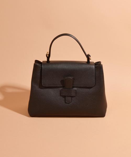 SHIPS(シップス)の「Carol J.:フラップ1ハンドルバッグ◇(ボストンバッグ・レディース・ブラック/グレー・ONE SIZE)」の4枚目の写真