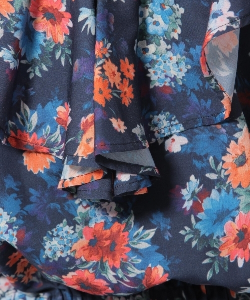 Andemiu（アンデミュウ）の「ラッフルフラワーブラウス785913（シャツ/ブラウス・レディース・ネイビー/ホワイト・FREE）」の11枚目の写真