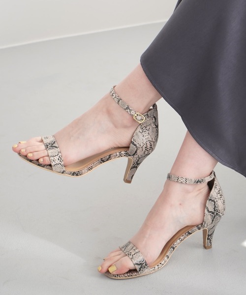 AmiAmi（アミアミ）の「アンクルストラップサンダルピンヒール（サンダル・レディース・プラム/ホワイト×シルバー/イエロー/ストライプ/パイソン/レッド/ブラック/ベージュ系その他/ブラック系その他/グレイッシュベージュ/ベージュ系その他2/ブルー/グリーン系その他/カーキ/ライトグレー/コーラル/ブラウン/ホワイト/ブラック系その他2・L/LL/M/S/SS）」の19枚目の写真