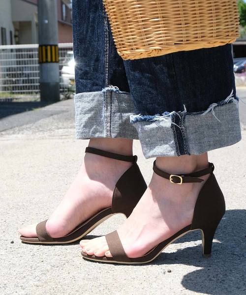 AmiAmi（アミアミ）の「アンクルストラップサンダルピンヒール（サンダル・レディース・プラム/ホワイト×シルバー/イエロー/ストライプ/パイソン/レッド/ブラック/ベージュ系その他/ブラック系その他/グレイッシュベージュ/ベージュ系その他2/ブルー/グリーン系その他/カーキ/ライトグレー/コーラル/ブラウン/ホワイト/ブラック系その他2・L/LL/M/S/SS）」の7枚目の写真