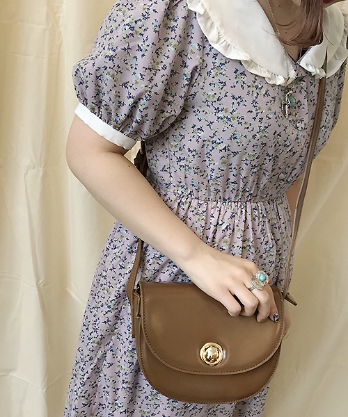 apres jour（アプレジュール）の「ハーフムーンショルダーバッグ（ショルダーバッグ・レディース・キャメル/ブラック/ベージュ・ﾌﾘ-）」の3枚目の写真