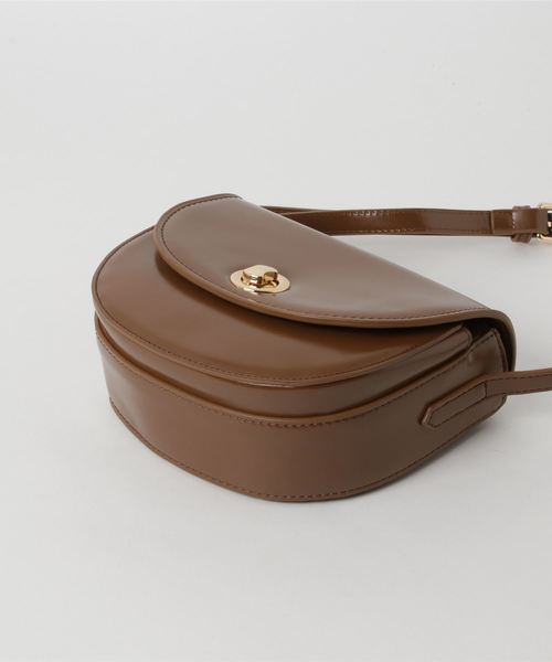 apres jour（アプレジュール）の「ハーフムーンショルダーバッグ（ショルダーバッグ・レディース・キャメル/ブラック/ベージュ・ﾌﾘ-）」の4枚目の写真