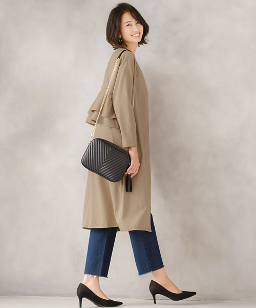 Pierrot（ピエロ）の「バックフリルデザインアウター（ノーカラージャケット・レディース・ダークネイビー/グリーン系その他/ベージュ/ライトカーキ/ライトベージュ・M/L）」の2枚目の写真