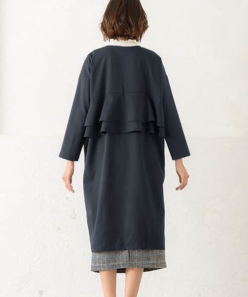 Pierrot（ピエロ）の「バックフリルデザインアウター（ノーカラージャケット・レディース・ダークネイビー/グリーン系その他/ベージュ/ライトカーキ/ライトベージュ・M/L）」の10枚目の写真