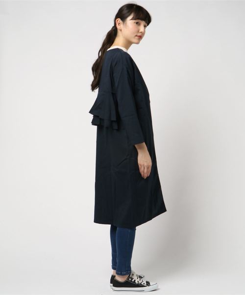 Pierrot（ピエロ）の「バックフリルデザインアウター（ノーカラージャケット・レディース・ダークネイビー/グリーン系その他/ベージュ/ライトカーキ/ライトベージュ・M/L）」の6枚目の写真