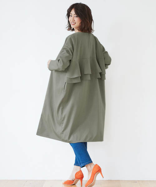 Pierrot（ピエロ）の「バックフリルデザインアウター（ノーカラージャケット・レディース・ダークネイビー/グリーン系その他/ベージュ/ライトカーキ/ライトベージュ・M/L）」の4枚目の写真