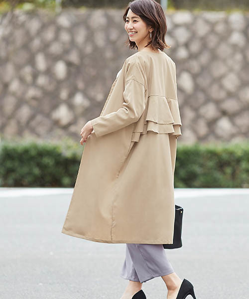 Pierrot（ピエロ）の「バックフリルデザインアウター（ノーカラージャケット・レディース・ダークネイビー/グリーン系その他/ベージュ/ライトカーキ/ライトベージュ・M/L）」の3枚目の写真