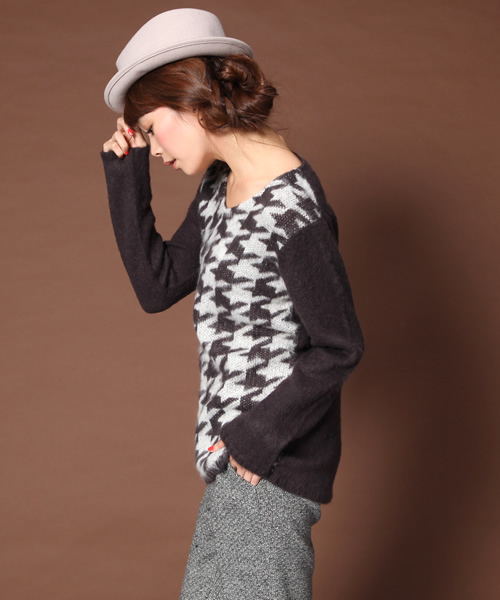 Soareak(ソアリーク)の「チドリガラニットトップス(ニット/セーター・レディース・ダークグレー/ベージュ・MEDIUM)」の4枚目の写真