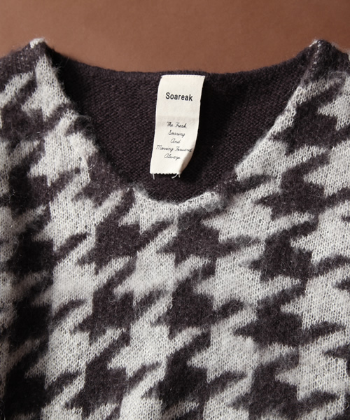 Soareak(ソアリーク)の「チドリガラニットトップス(ニット/セーター・レディース・ダークグレー/ベージュ・MEDIUM)」の7枚目の写真