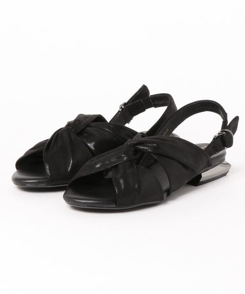 YECCA VECCA（イェッカヴェッカ）の「ツイストラメサンダル（サンダル・レディース・ブラック/シルバー/ブロンズ・M/L）」の2枚目の写真