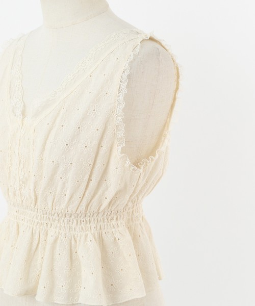 one after another NICE CLAUP（ワンアフターアナザーナイスクラップ）の「レースビスチェセットテレコカーディガン（アンサンブル・レディース・ベージュ/オフホワイト/テラコッタ・FREE）」の14枚目の写真