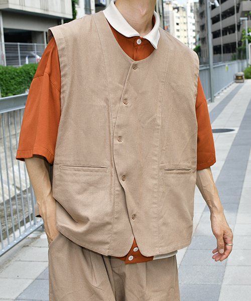kutir（クティール）の「リネンアシメベストセットアップ（ベスト・メンズ・ベージュ/オフホワイト・SMALL/MEDIUM）」の2枚目の写真