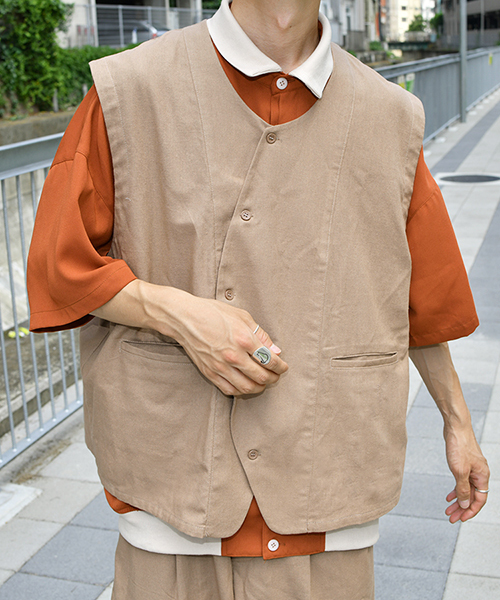 kutir（クティール）の「リネンアシメベストセットアップ（ベスト・メンズ・ベージュ/オフホワイト・SMALL/MEDIUM）」の7枚目の写真