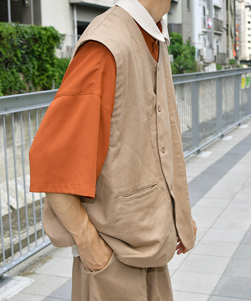 kutir（クティール）の「リネンアシメベストセットアップ（ベスト・メンズ・ベージュ/オフホワイト・SMALL/MEDIUM）」の8枚目の写真