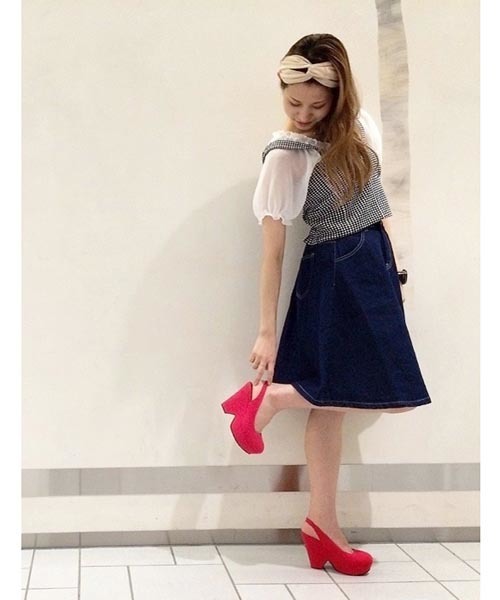 Chico(チコ)の「デニムイージーフレアSK(スカート・レディース・ネイビー/ブルー/ホワイト・FREE)」の2枚目の写真