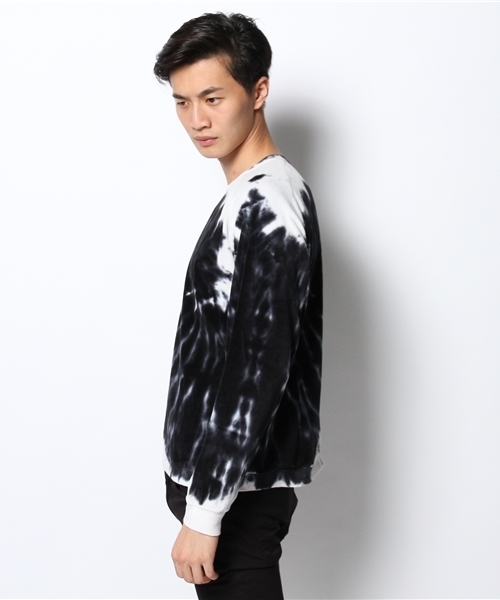 And A（アンドエー）の「TIE DYE FREEDOM CREW (SUNNY SPORTS)（スウェット・メンズ・ブラック/ネイビー・SMALL/MEDIUM）」の4枚目の写真