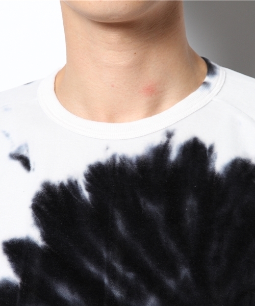 And A（アンドエー）の「TIE DYE FREEDOM CREW (SUNNY SPORTS)（スウェット・メンズ・ブラック/ネイビー・SMALL/MEDIUM）」の6枚目の写真