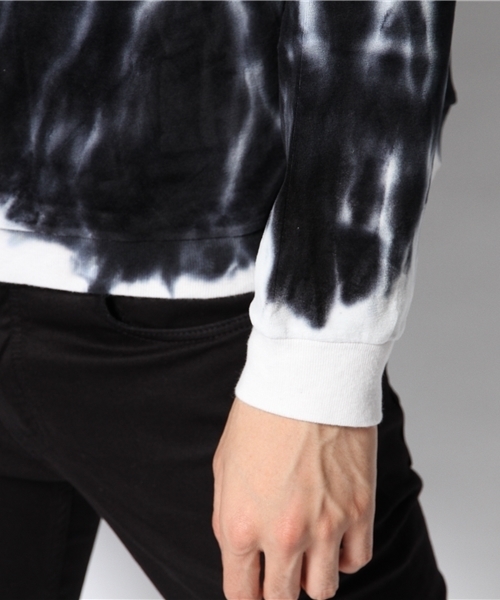 And A（アンドエー）の「TIE DYE FREEDOM CREW (SUNNY SPORTS)（スウェット・メンズ・ブラック/ネイビー・SMALL/MEDIUM）」の7枚目の写真