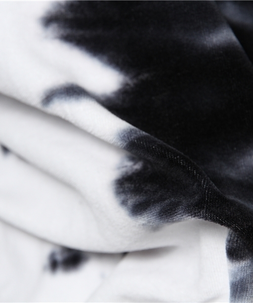 And A（アンドエー）の「TIE DYE FREEDOM CREW (SUNNY SPORTS)（スウェット・メンズ・ブラック/ネイビー・SMALL/MEDIUM）」の8枚目の写真