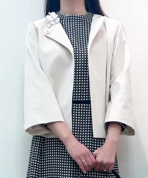NEWYORKER(ニューヨーカー)の「Jaccessory(ジャクセサリー)/パールニット トッパー風ジャケット(ノーカラージャケット・レディース・ネイビー/ベージュ/ダークグレー・11号/9号)」の3枚目の写真