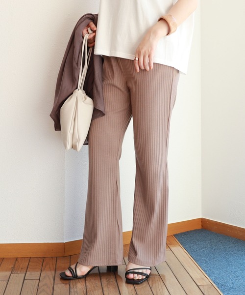 andme(アンドミー)の「カットリブニットソーフレアパンツ(その他パンツ・レディース・ブラック/オフホワイト/グレー系その他/ベージュ/ブルー系その他/グリーン/ライトブラウン/チャコールグレー/ブラウン・M/L)」の6枚目の写真