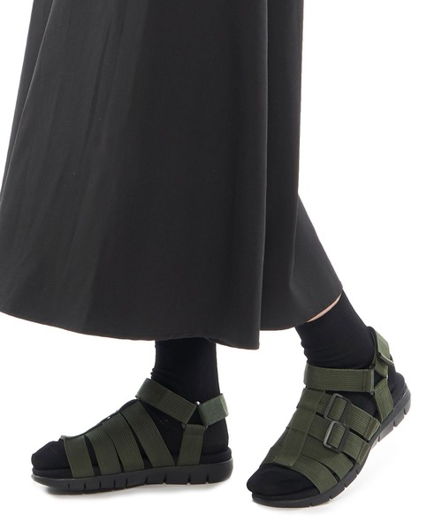 Realta（レアルタ）の「Realta(レアルタ) カラーベルト多重ストラップのスポーツサンダル（サンダル・レディース・カーキ/ネイビー/ブラック・L/LL/M/S）」の3枚目の写真