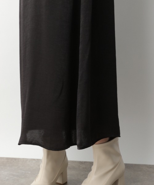 LEPSIM(レプシィム)の「ビンテージツヤキャミワンピース 916930(ワンピース・レディース・ブラック/カーキ/ブルー/グレイッシュベージュ・FREE)」の18枚目の写真