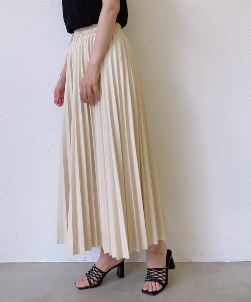 VANNIE U（ヴァニーユー）の「レザープリーツスカート（スカート・レディース・ナチュラル/ベージュ・FREE）」の2枚目の写真