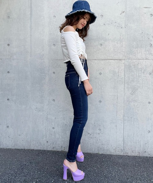 SPIRALGIRL（スパイラルガール）の「ワンショルダードロストニット（ニット/セーター・レディース・ブラック/オフホワイト/ブルー・FREE）」の4枚目の写真