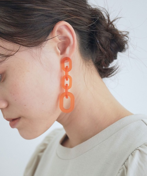 VIS（ビス）の「【STORY8月号掲載】アクリルチェーンピアス（ピアス（両耳用）・レディース・ブラウン系その他2/ベージュ系その他2/オレンジ・FREE）」の3枚目の写真