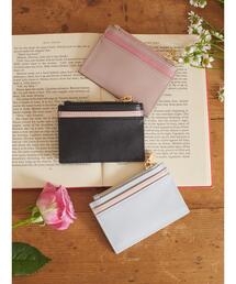 Maison de FLEUR（メゾンドフルール）の「ビジュー合皮カード