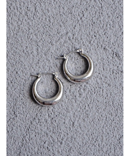JUMELLE（ジュメロ）の「シンプルフープピアス（ピアス（両耳用）・レディース・シルバー/ゴールド・FREE）」の2枚目の写真
