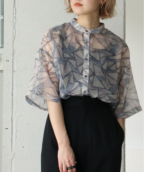 notch.（ノッチ）の「トライアングル柄シフォンシャツ（シャツ/ブラウス・レディース・グリーン/イエロー/チャコールグレー・M）」の2枚目の写真