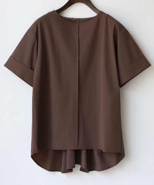 REAL CUBE（リアルキューブ）の「バックタックデザインブラウス（シャツ/ブラウス・レディース・ブラック/ブラウン/カーキ・FREE）」の3枚目の写真