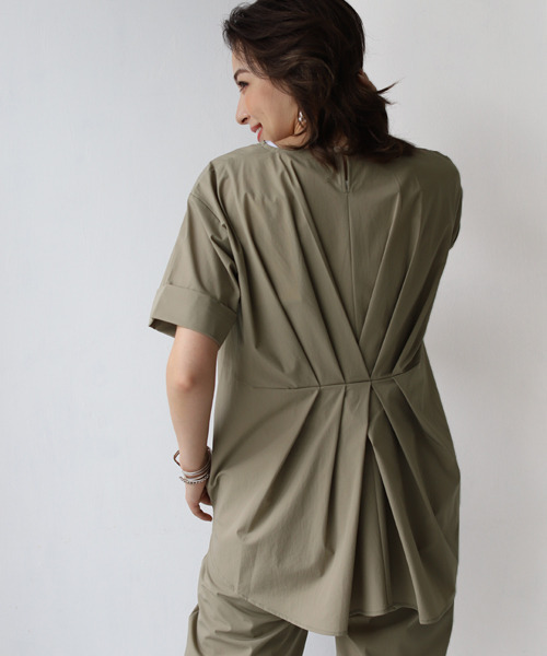 REAL CUBE（リアルキューブ）の「バックタックデザインブラウス（シャツ/ブラウス・レディース・ブラック/ブラウン/カーキ・FREE）」の10枚目の写真