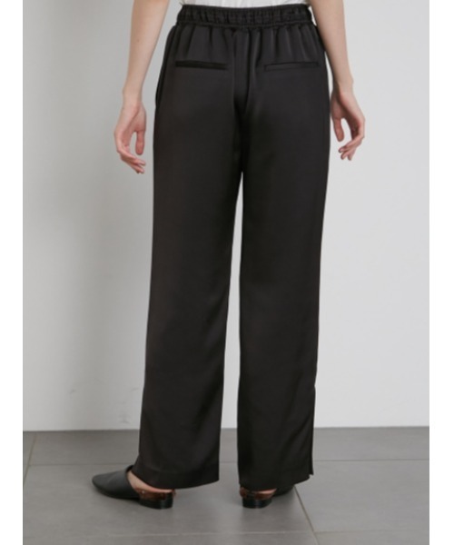 emmi（エミ）の「【emmi atelier】サテンパンツ（その他パンツ・レディース・イエロー/ベージュ/ブラック・0/1）」の16枚目の写真