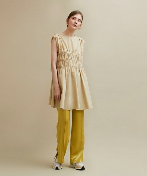 emmi（エミ）の「【emmi atelier】サテンパンツ（その他パンツ・レディース・イエロー/ベージュ/ブラック・0/1）」の4枚目の写真