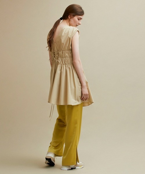 emmi（エミ）の「【emmi atelier】サテンパンツ（その他パンツ・レディース・イエロー/ベージュ/ブラック・0/1）」の5枚目の写真