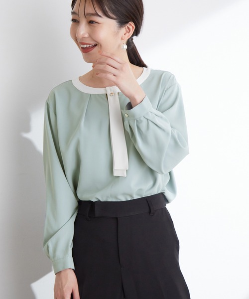 VIS(ビス)の「【洗濯可】2WAYで使える、襟配色ボウタイ取り外しブラウス(シャツ/ブラウス・レディース・ブラック/オフホワイト/サックスブルー・FREE)」の3枚目の写真