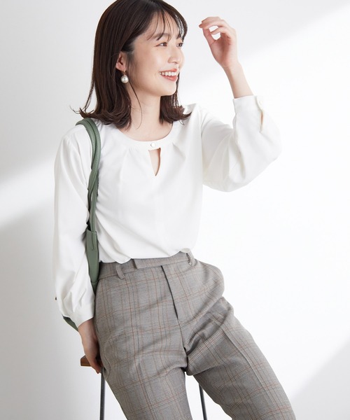 VIS(ビス)の「【洗濯可】2WAYで使える、襟配色ボウタイ取り外しブラウス(シャツ/ブラウス・レディース・ブラック/オフホワイト/サックスブルー・FREE)」の7枚目の写真