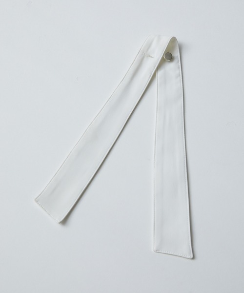 VIS(ビス)の「【洗濯可】2WAYで使える、襟配色ボウタイ取り外しブラウス(シャツ/ブラウス・レディース・ブラック/オフホワイト/サックスブルー・FREE)」の6枚目の写真