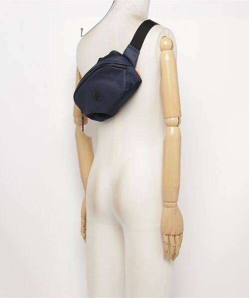 Mammut(マムート)の「【 HOUYHNHNM (フイナム) 掲載 】セオン ウエストパック /Seon Waistpack(ボディバッグ/ウエストポーチ・メンズ・ネイビー/ブラック・2L)」の6枚目の写真