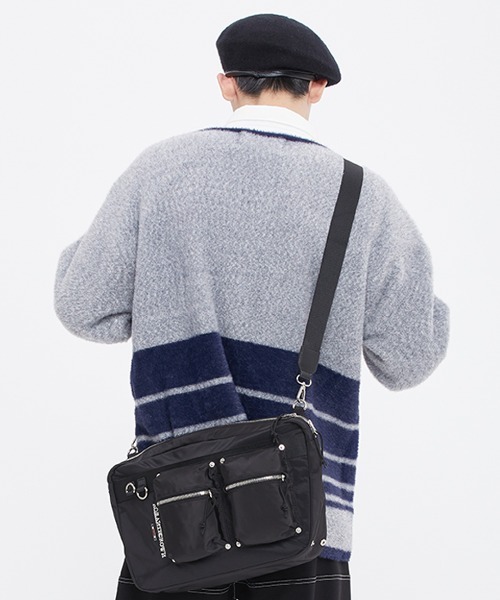 ROMANTIC CROWN（ロマンティッククラウン）の「【ROMANTIC CROWN】GLOSS MINIMAL CROSS BAG / ロマンティッククラウン グロス ミニマル クロス ショルダーバッグ（ショルダーバッグ・メンズ・ブラック・FREE）」の4枚目の写真