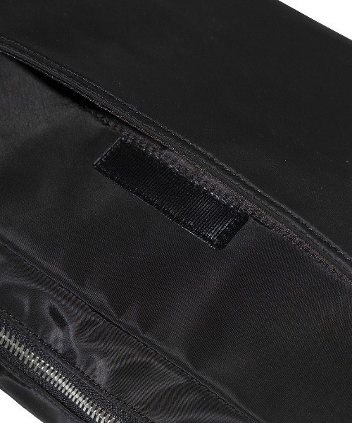 ROMANTIC CROWN（ロマンティッククラウン）の「【ROMANTIC CROWN】GLOSS MINIMAL CROSS BAG / ロマンティッククラウン グロス ミニマル クロス ショルダーバッグ（ショルダーバッグ・メンズ・ブラック・FREE）」の13枚目の写真