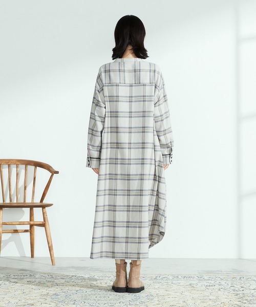 ONIGIRI(オニギリ)の「チェック柄 シャツワンピース(シャツワンピース・レディース・グレー/キャメル・LARGE/MEDIUM)」の11枚目の写真