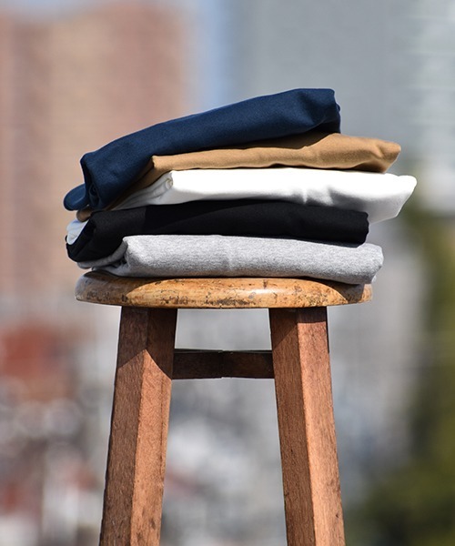 A.U.G. relaxing(オーグリラクシング)の「A.U.G. relaxing クルーネック ロンT (MADE IN JAPAN)(Tシャツ/カットソー・メンズ・ネイビー/ダークベージュ/チャコールグレー/ブラック/ホワイト・4/1/2/3)」の6枚目の写真