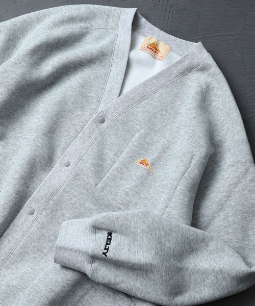 FREAK'S STORE（フリークスストア）の「WEB限定 KELTY×FREAK'S STORE/ケルティ 別注 ワンポイント ヴィンテージロゴ スウェットカーディガン/ビッグシルエット（カーディガン/ボレロ・メンズ・ブラック/グレー/ブラウン/ダークグリーン/グレイッシュブルー・SMALL/MEDIUM/LARGE/X-LARGE）」の3枚目の写真